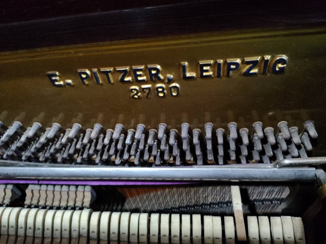 Piano Pitzer Leipzig, detalle