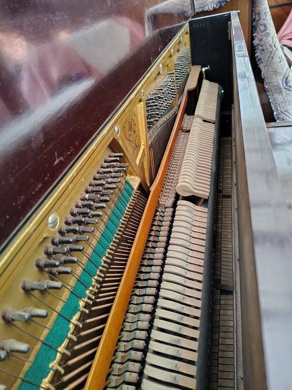 Piano Otto Heprblle, lateral