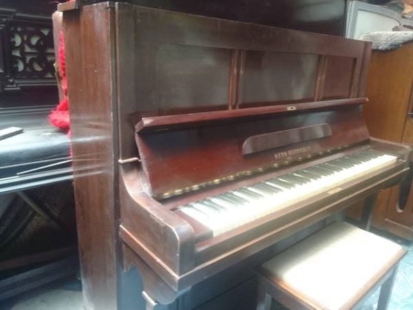 Piano Otto Heprblle, frente