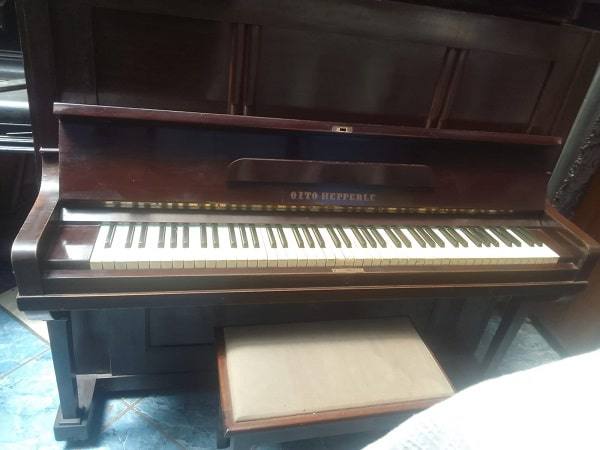 Piano Otto Heprblle, mueble
