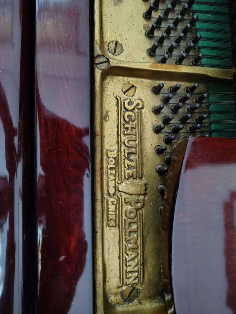 Piano Schulze y Pollmann, cola